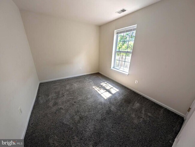Building Photo - 204 River Birch Cir