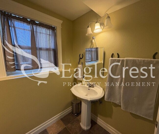 Building Photo - Beautiful Five Bedroom Home with Acreage