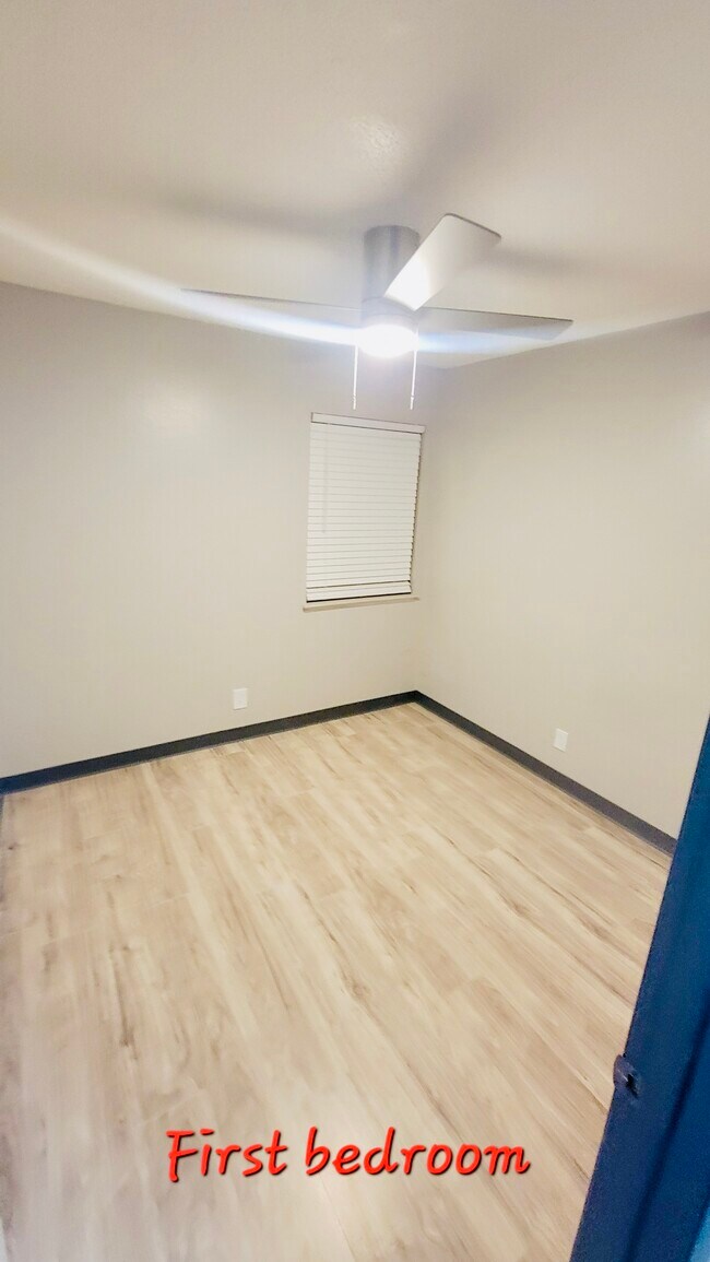 Building Photo - 3 Utica Ln