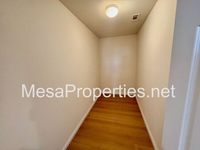 Building Photo - 6695 Goldy St