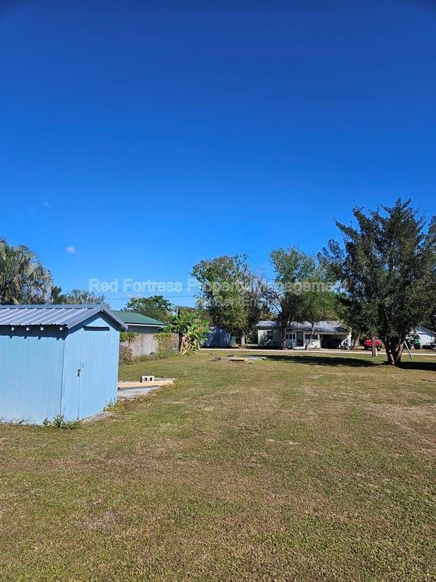 Building Photo - 3005 Beatrice Pl