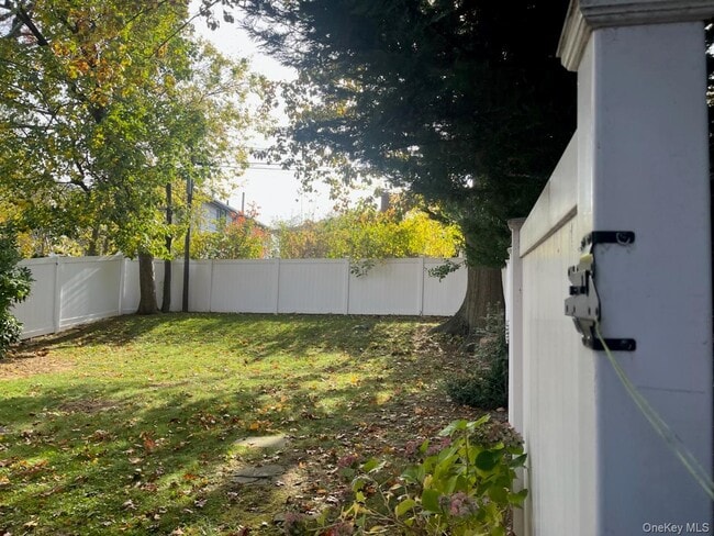 Building Photo - 152-44 12th Ave