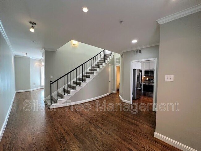 Building Photo - 4040 Avondale Ave