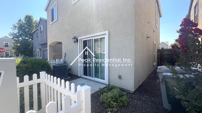 Building Photo - Updated 3bd/2.5ba Home near Cosumnes River...