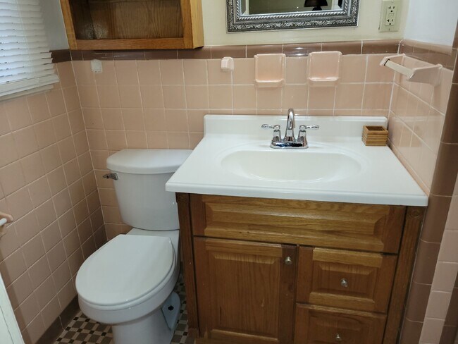 Building Photo - "Spacious 3-Bed Haven with Hardwood Floors in Huntsville – 2115 Sq Ft of Comfort!"