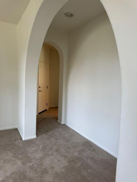 Building Photo - 14882 Meridian