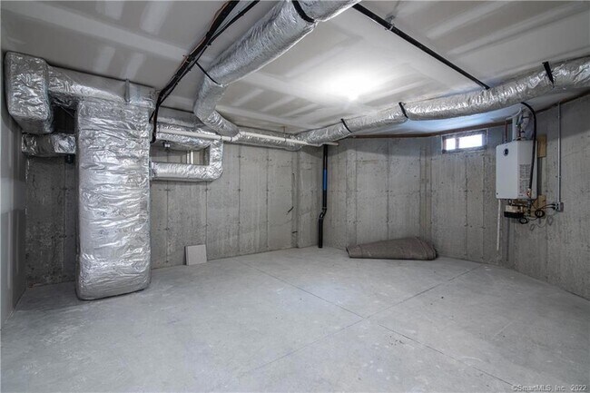 Building Photo - 27 Woodside Dr