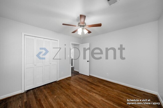 Building Photo - 792 Marstevan Dr NE