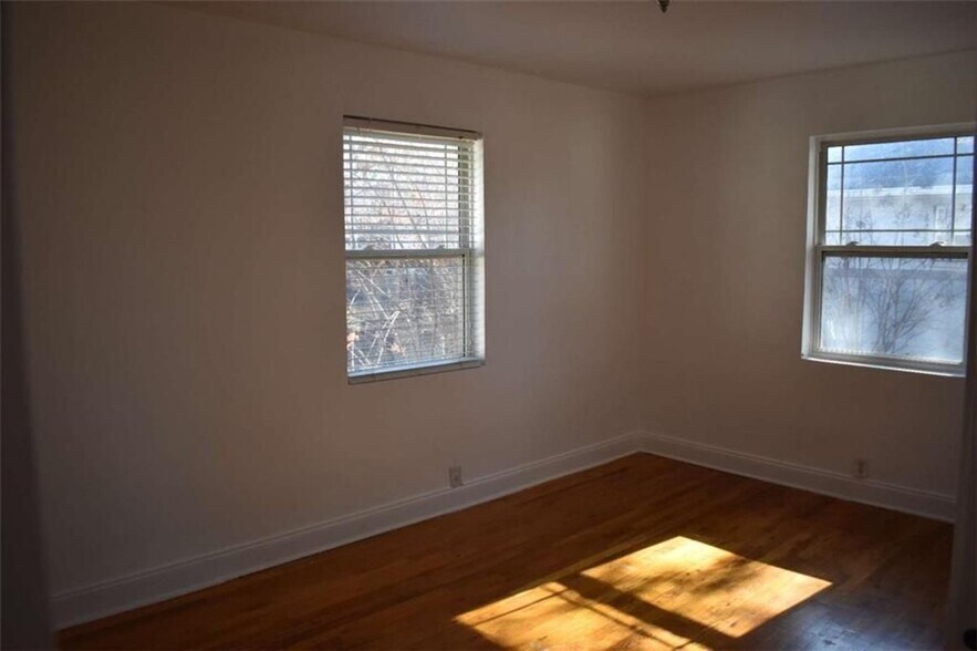 Building Photo - 24 Daniel St SE