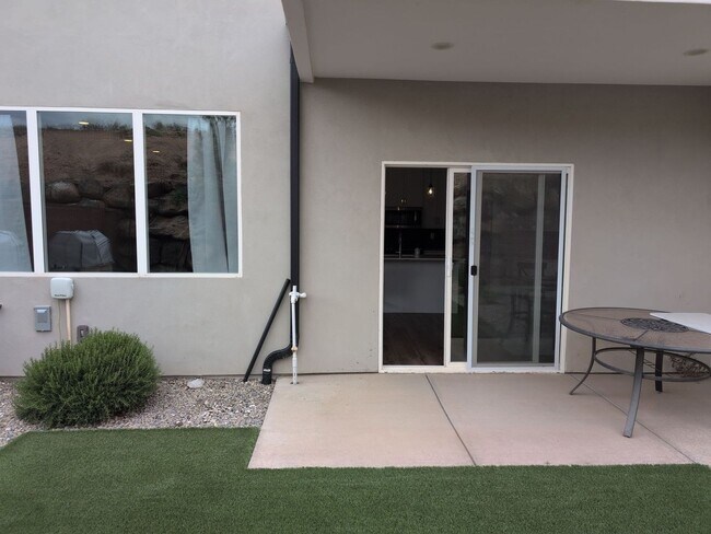 Building Photo - Modern Comfort in a Beautiful 3-Bedroom Home