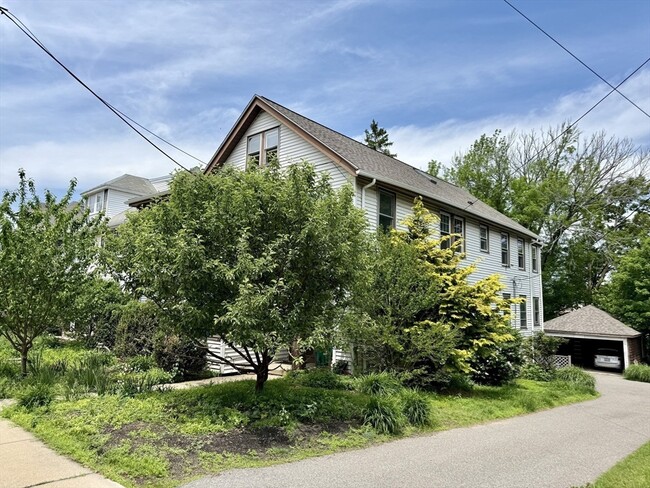 Building Photo - 519 Belmont St