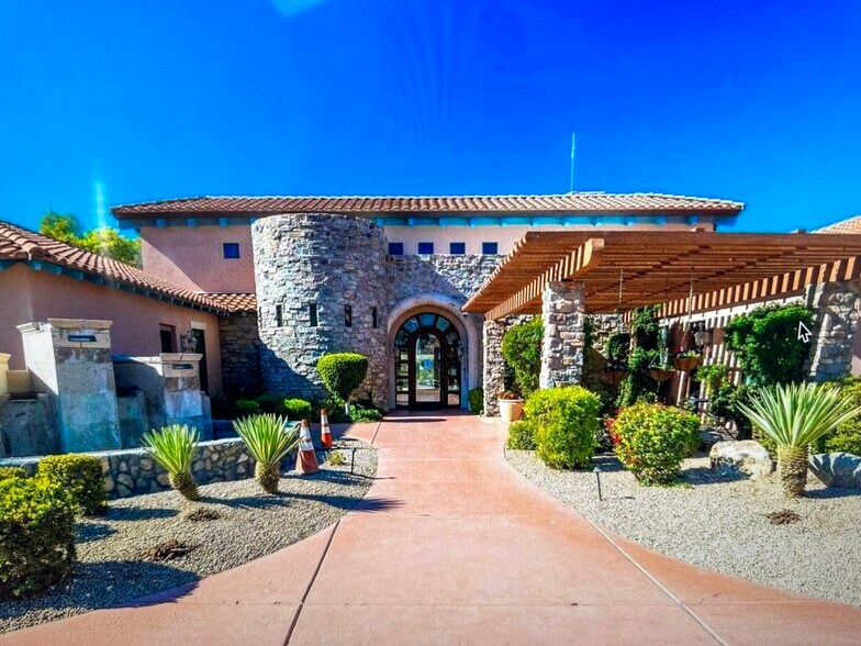 Main Entry - 20660 N 40th St