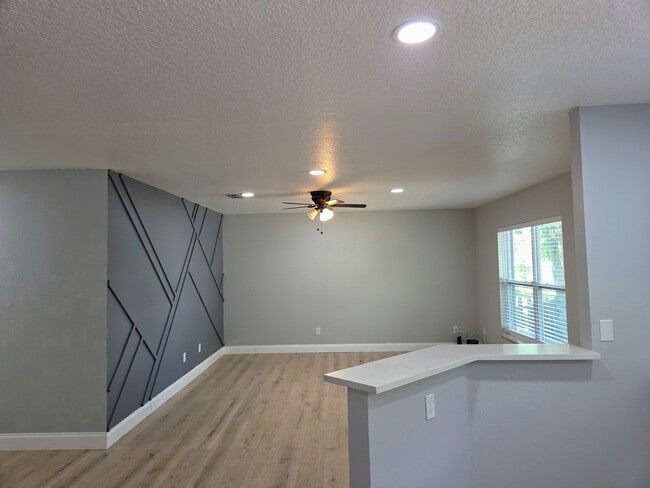 Building Photo - 3150 Emerson Ave S