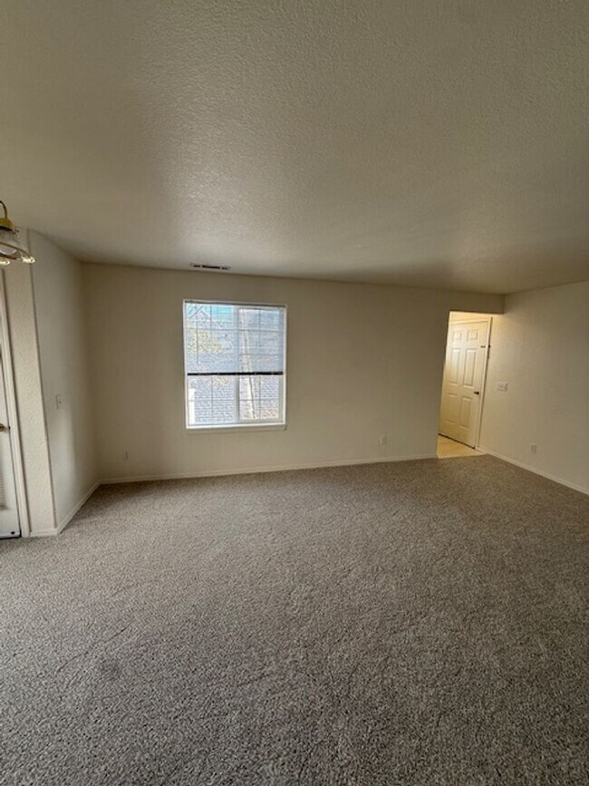Building Photo - 3014 W Villard St