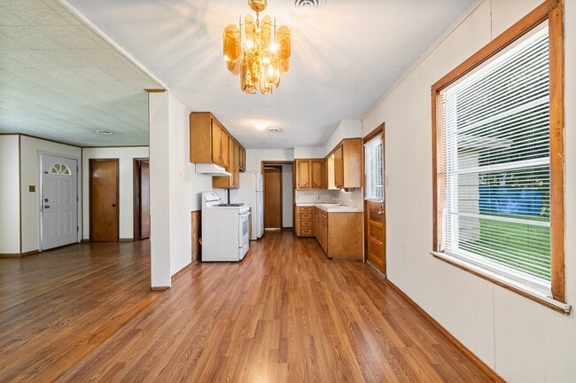 Building Photo - 5532 Meadow Creek Ln