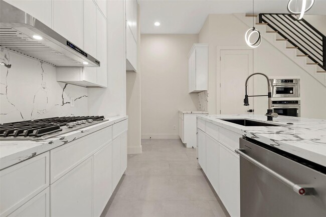 Building Photo - 5117 Schuler St