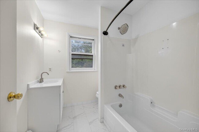 Building Photo - 226 Knoth Rd