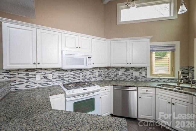 Building Photo - 14623 Waterside Dr