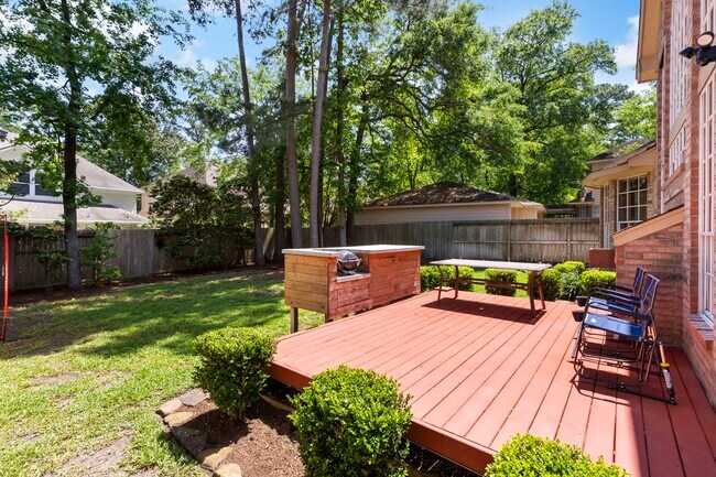 Building Photo - 10 Scenic Mill Pl