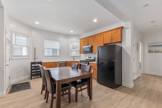 Building Photo - 2210 15th St