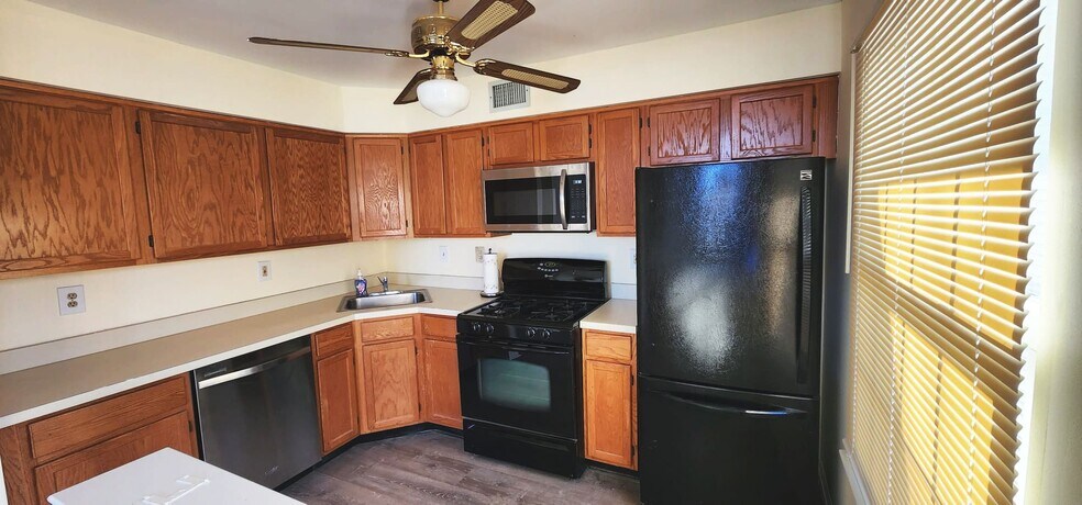 Building Photo - 1410 Pinhorn Dr