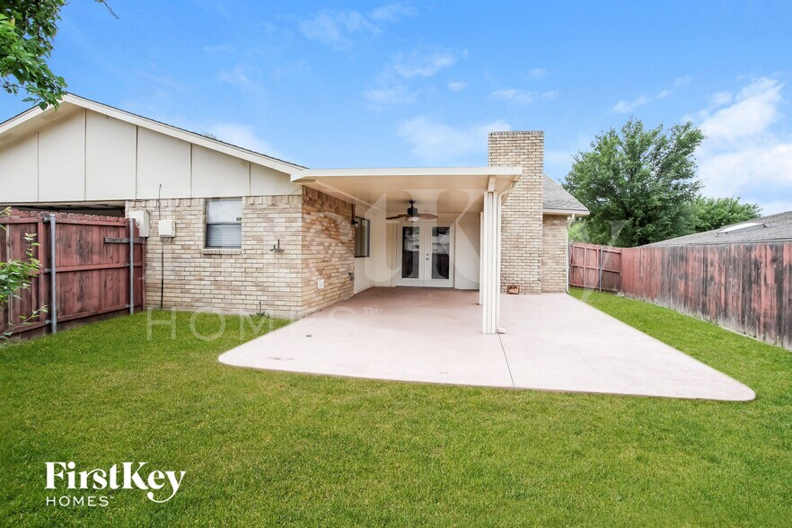 Building Photo - 1835 Tree Line Dr