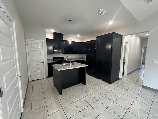 Building Photo - 2426 S Vly Cir