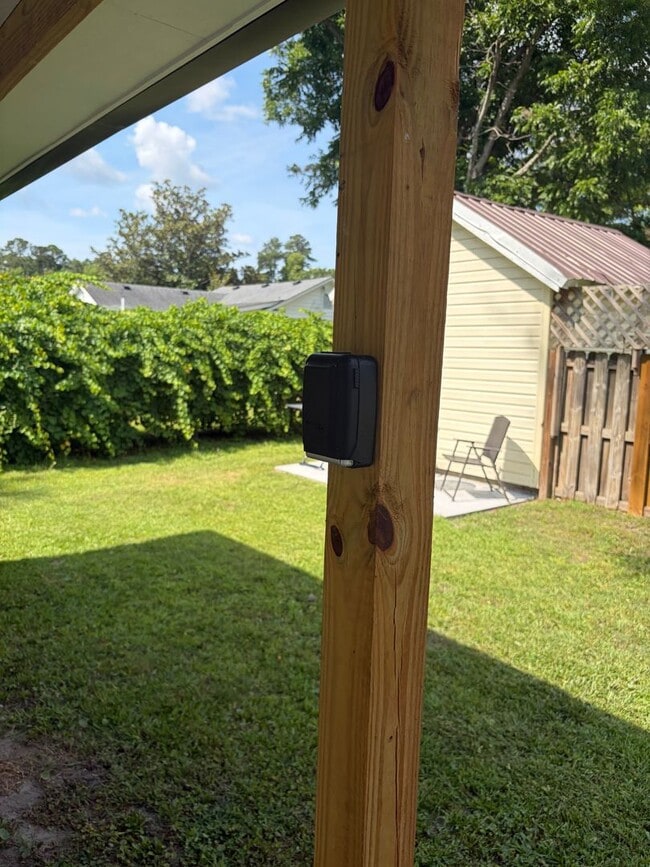 Building Photo - Updated Home in Great Location