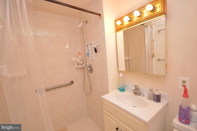 Building Photo - 14595 Woodland Ridge Dr