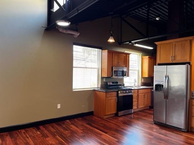 Building Photo - 730 E 3rd St