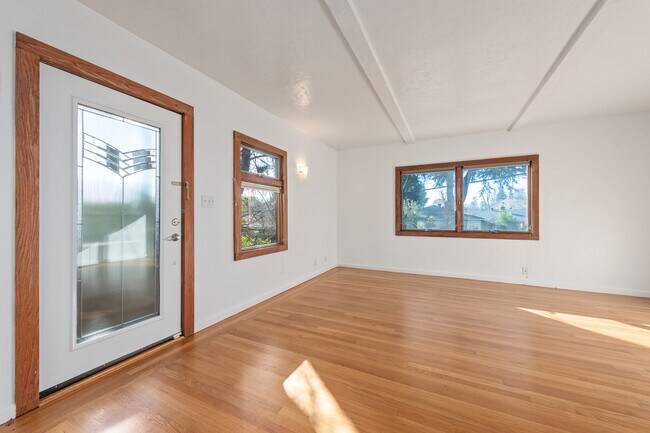 Living Room - 570 Okeefe St