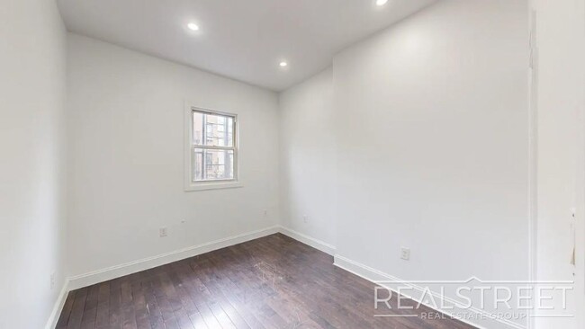 Building Photo - Newly Renovated Spacious 4 Bed 2 Bath in B...