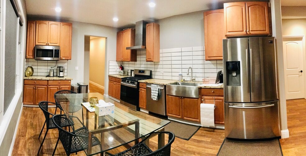 Building Photo - 685 Locust St