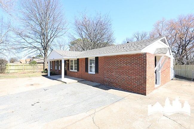 Building Photo - Welcome to 4396 Millbranch!