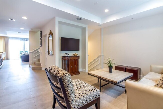 Building Photo - 340 Elm St