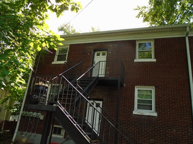Building Photo - 100 N. 33rd St., Apt 3