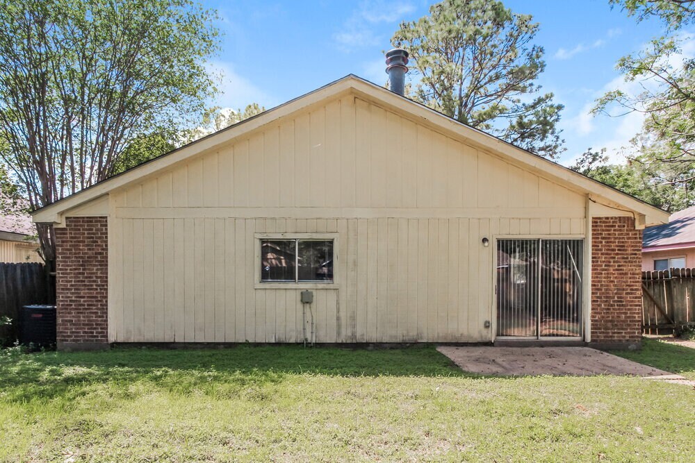 Building Photo - 15230 Loma Paseo Dr