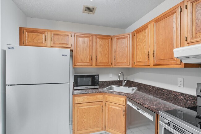 Building Photo - 402 Twin Circle Dr