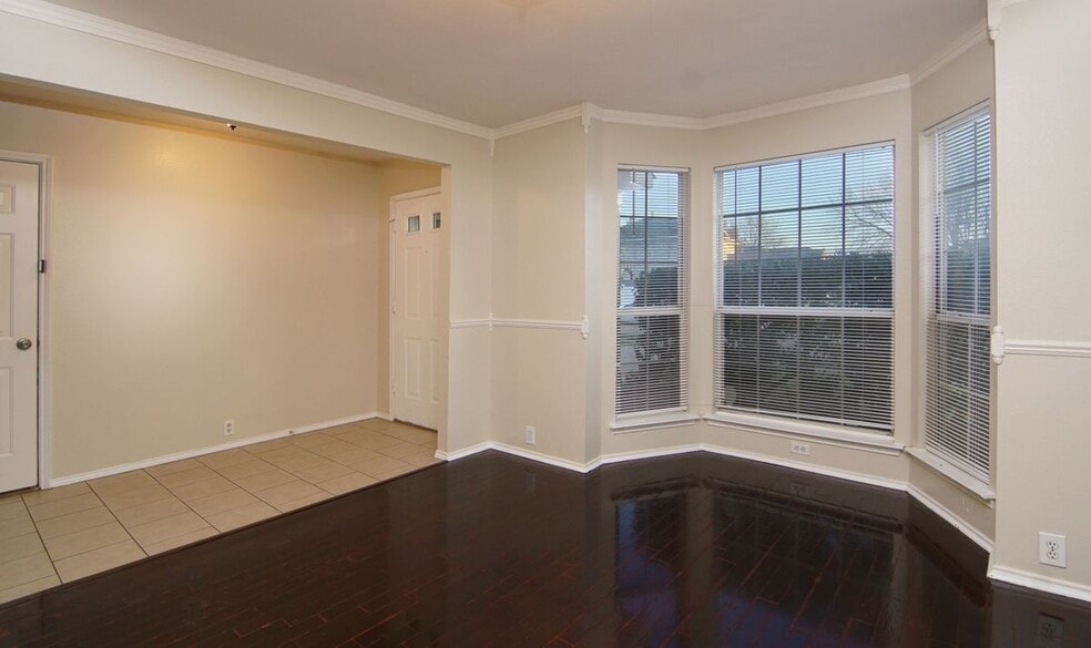 Building Photo - 1049 Highland Station Dr