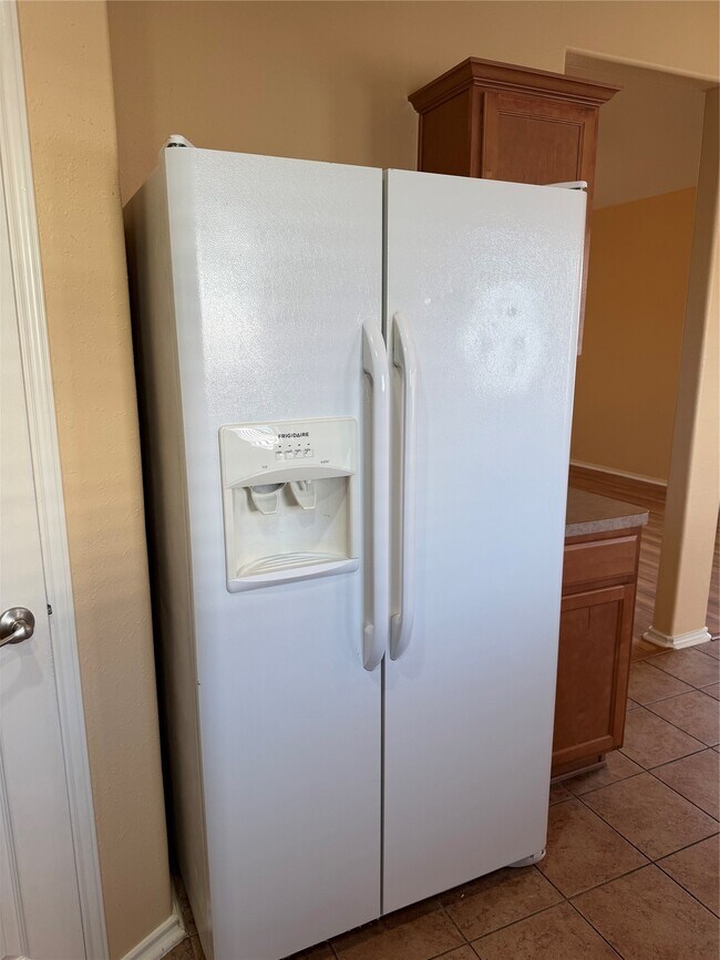 Building Photo - 8835 Old Maple Ln