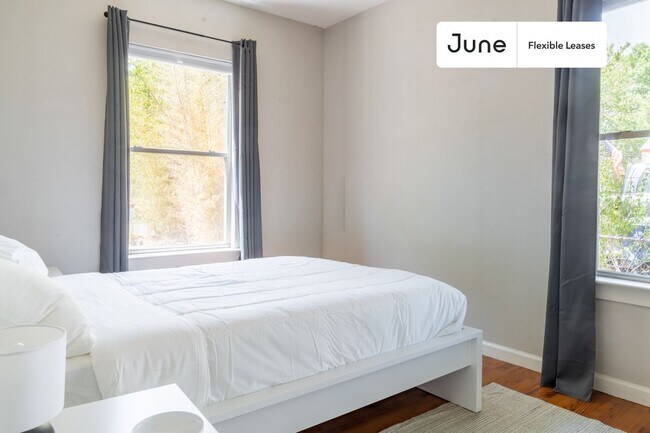 Building Photo - 1001 Gullett Street