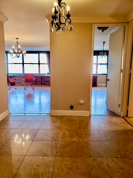 dining room - 7002 Boulevard E