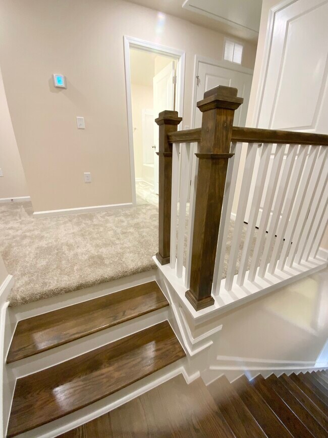 Building Photo - 836 Falls Grove Trl