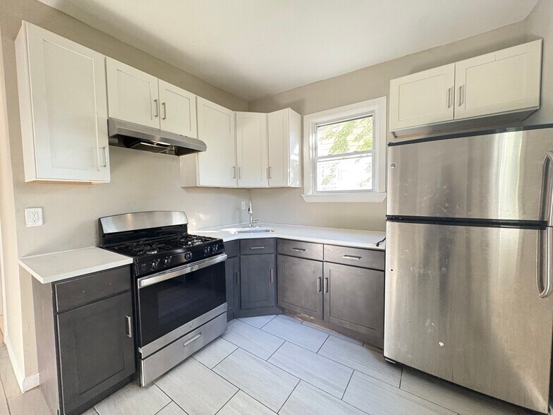 Primary Photo - 279 Clinton Pl