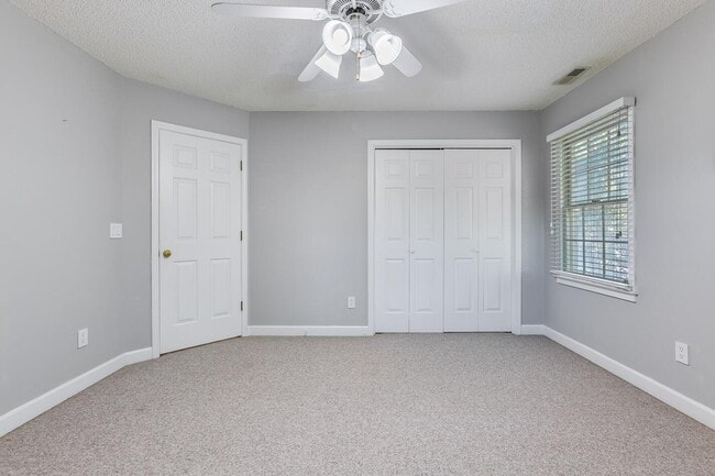 Building Photo - 329 Santee Dr