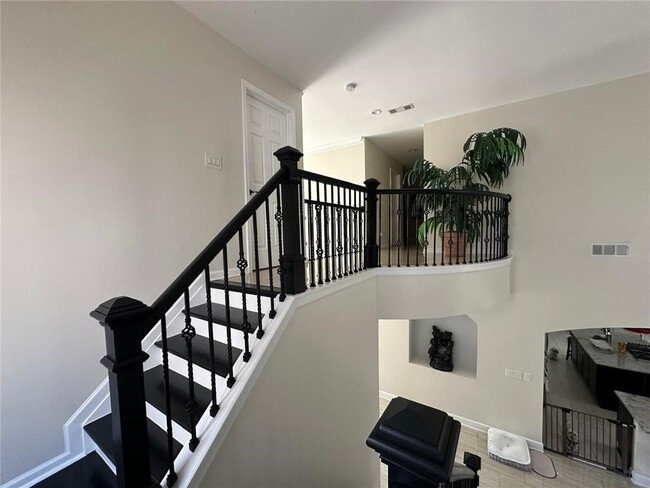 Building Photo - 2670 Turning Leaf Dr N West