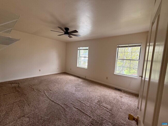 Building Photo - 2319 Finch Ct
