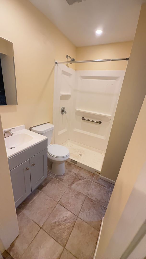 Building Photo - Cozy Two Bedroom, One Bath Single Family H...
