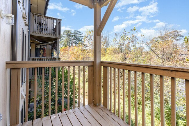 Building Photo - Studio Living in One of Raleigh’s Most Convenient Areas