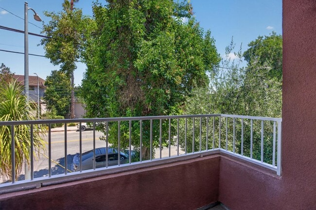 Building Photo - 18358 Saticoy St